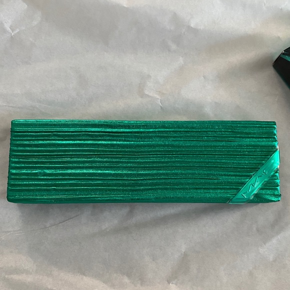 Mac Shiny Pretty Things Eye Party in Rose - Picture 5 of 9